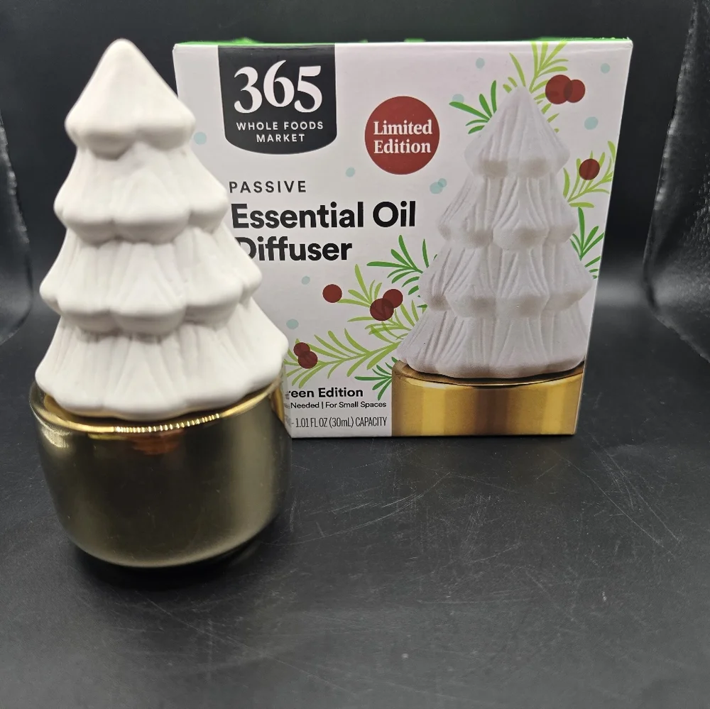NIB Whole Foods Limited Edition Passive Essential Oil Diffuser Evergreen Edition